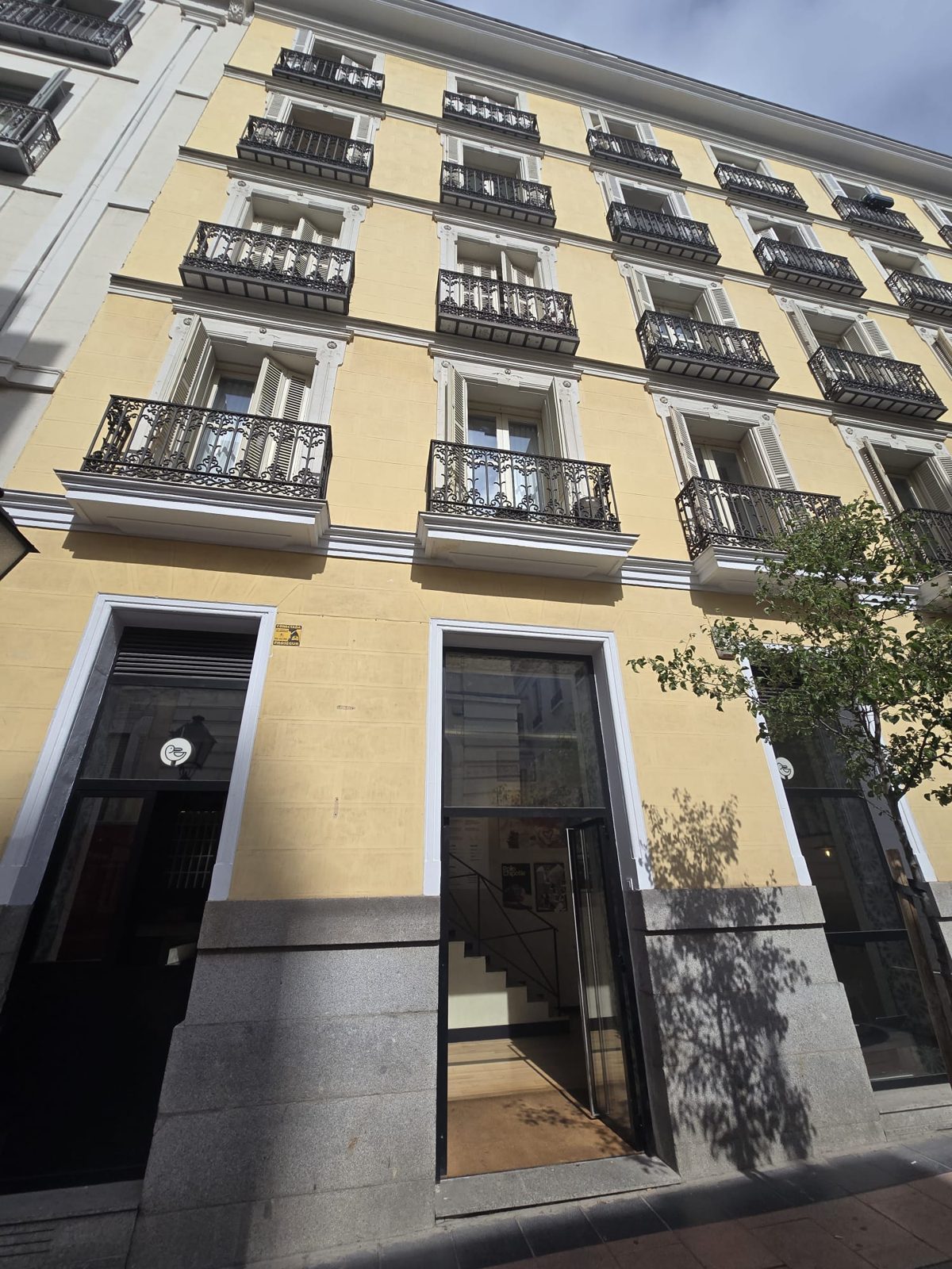 Fachada de una casa Makan en Madrid